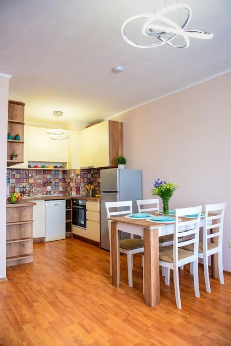 Charming Sunny Apartment+Swimming Pool Aziz Konstantin ve Elena Dış mekan fotoğraf