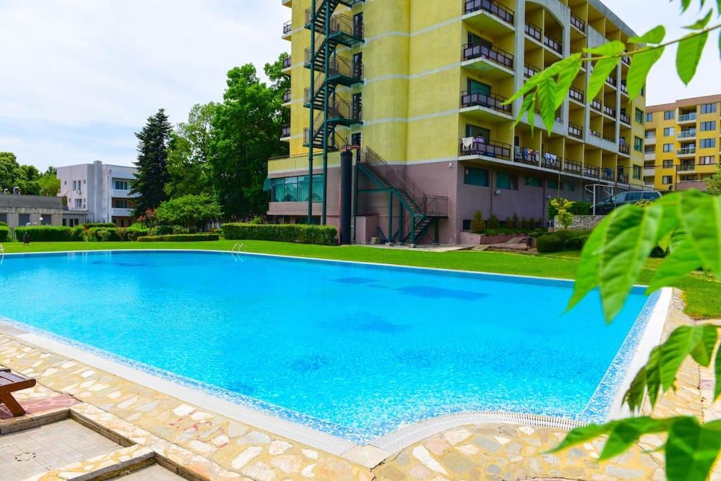 Charming Sunny Apartment+Swimming Pool Aziz Konstantin ve Elena Dış mekan fotoğraf